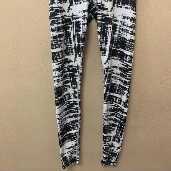Buffbunny Rebel Leggings in Triggered Black and White Pattern Size XS - Picture 5 of 11